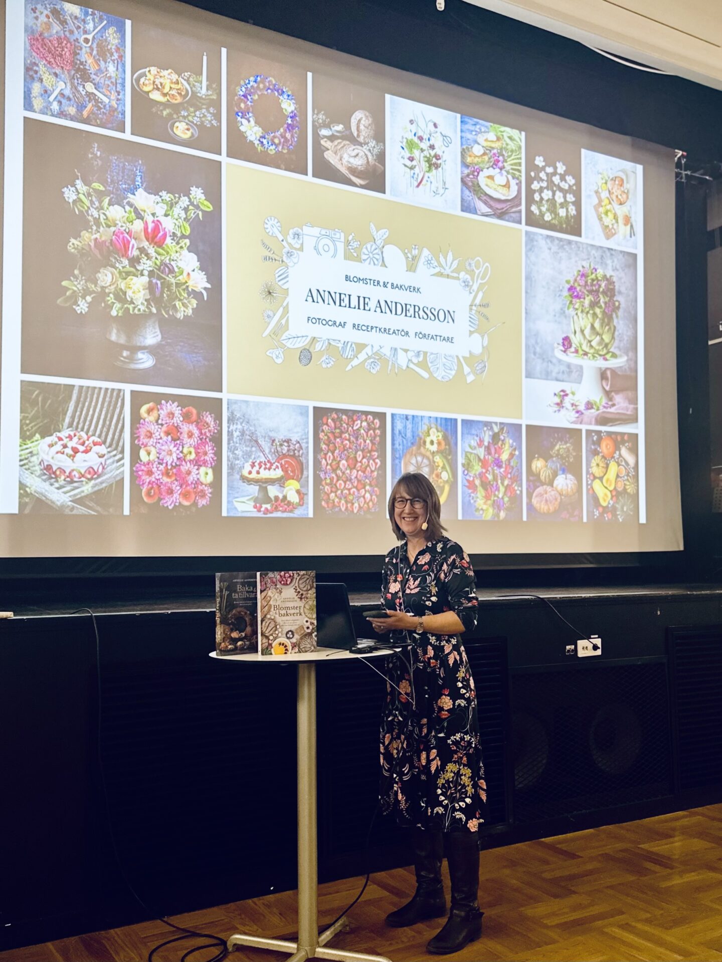 annelie intill scenen innan sitt föredrag